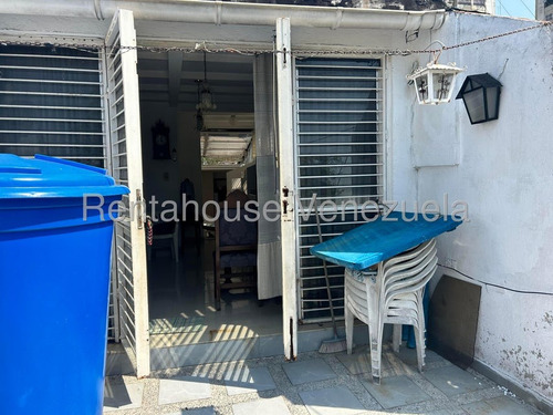 Se Vende Casa Para Remodelar ,de 3 Niveles ,ubicada En San Bernardino 25-17282