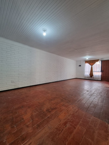 Casa Ubicada En Villa Los Héroes.