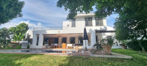 Casa En Venta En Fracc. Colinas De Santa Fe, En Xochitepec, Morelos
