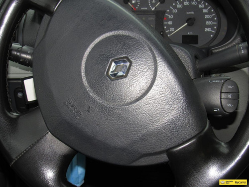 Imagen 17 de 25 de Renault Symbol 1.4 Expression