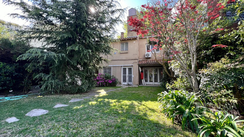 Casa - Martinez En Venta - 5 Ambientes - Gran Jardin, Lote De 48 Fondo.