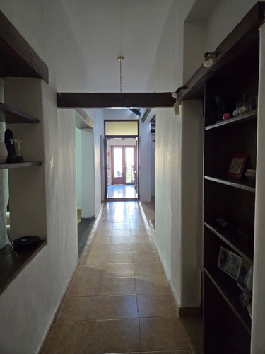 Venta Casa De 3 Dormitorios Con Patio, Barrio Jorge Cura Rosario