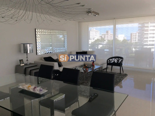 Venta Y Alquiler De Moderno Departamento De Tres Dormitorios Más Dependencia A Pasos De Playa Brava