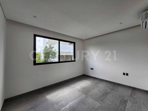 Casa En Venta En Vía Cumbres, Cancún