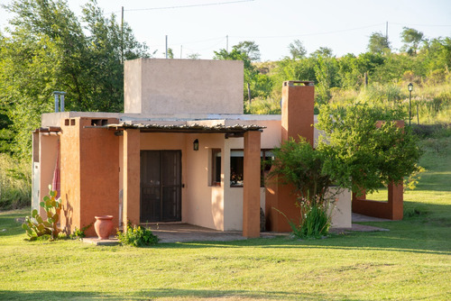 Complejo De 4 Cabañas Con Imponente Vista A Las Sierras, Para 2, 3, 4 Y 5 Personas En Villa Giardino, Córdoba.