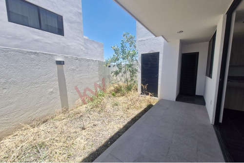 Casa En Venta En Nuevo Refugio Con Recámara En Planta Baja Con Baño