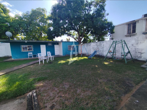 Casa Quinta En Calle Cerrada, Sector Campo B De Ferrominera