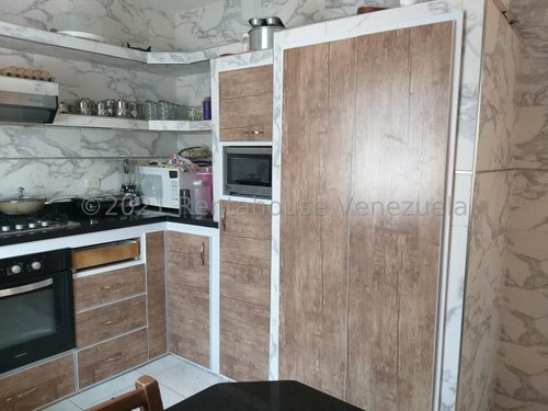 Imagen 3 de 10 de Linda Casa Ubicada En San Rafael, Municipio Los Taques. Equipada Con Grandes Comodidades. #22-2803.