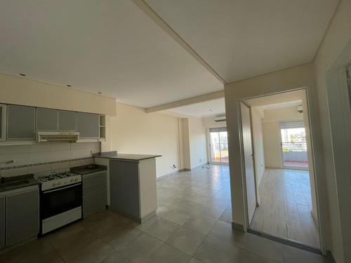 Dto De 2 Ambientes En Venta Al Frente Con Balcón