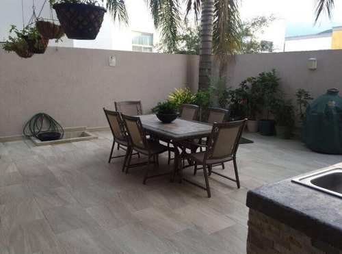 Casa En Venta En Canterías En Monterrey