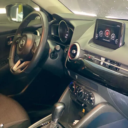 Mazda 2 Touring Carbon Edition 2024