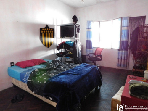 Imagen 6 de 13 de Casa En Padrón Único Con Entrada Para Varios Vehículos