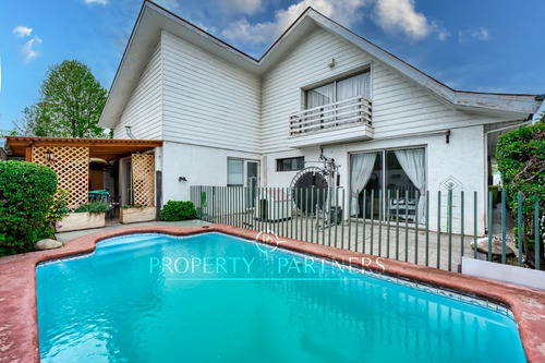 Casa Con Piscina Y  Estudio Independiente 