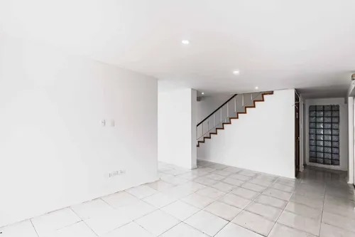 Casa En Arriendo/venta En La Castellana. Cod A23954