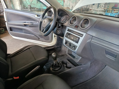 Volkswagen Saveiro 1.6 Robust Cab. Simples Total Flex 2p