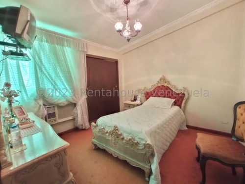 Amplia Y Fresca Casa En Venta Ubicada En Maracay Urb El Centro Db 23-28368
