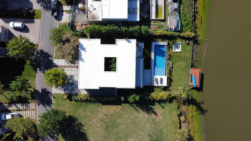 Espectacular Casa A La Laguna En Venta | El Canton Barrio Islas - Escobar