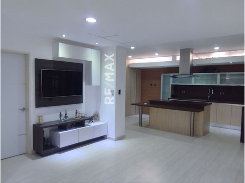 Townhouse En Conjunto Residencial La Rosaleda, Urbanizacion Sabanamar, Isla De Margarita