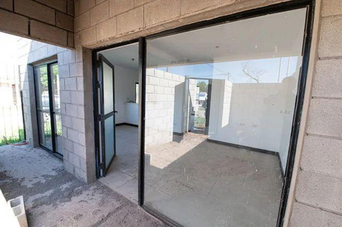 Departamento En Venta - 2 Dormitorios 1 Baño - Cochera - 95mts2 - Venado Tuerto, Santa Fe