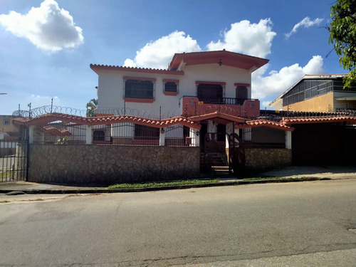 Luisa Mezones Vende Casa Quinta Negociable, Con Potencial Comercial. Valles De Camoruco