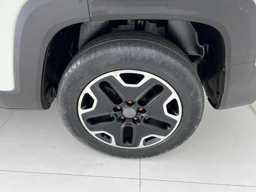 Imagem 14 de 15 de Renegade Sport 1.8 2018 Automático