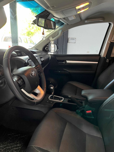 Imagen 14 de 18 de Toyota Hilux 2.8 Cd Srx 177cv 4x2 At