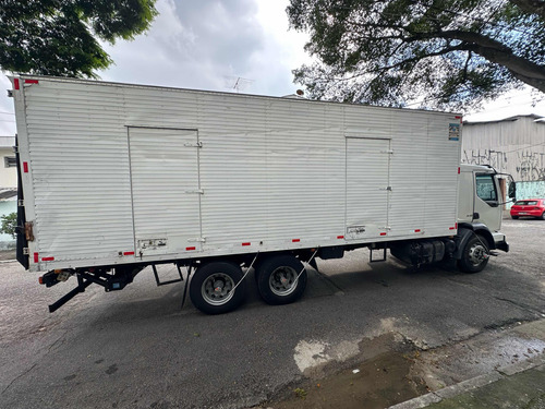 Volvo Vm 23-240 Baú 8.20m Plataforma Hidráulica- Motor Feito