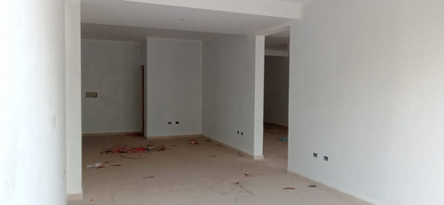Venta Local Comercial Calle Azcuénaga, Gllén
