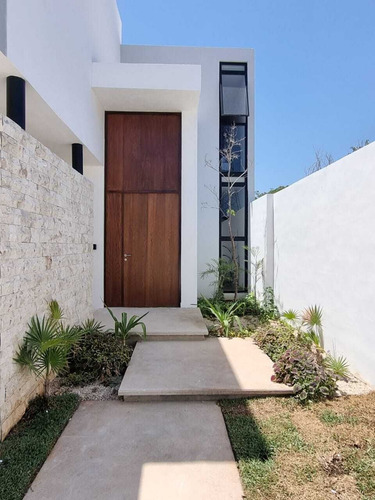 Casa En Venta En Residencial Lenora, Temozón Norte