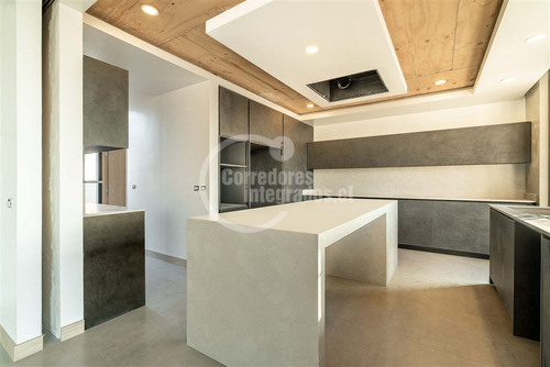 Casa En Venta De 6 Dorm. En Colina