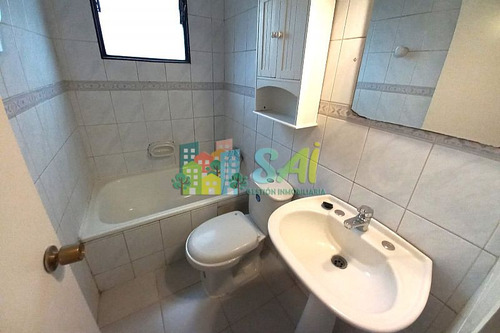 Comodísima Casa De Tres Pisos En Ciudad Satélite, Maipú.