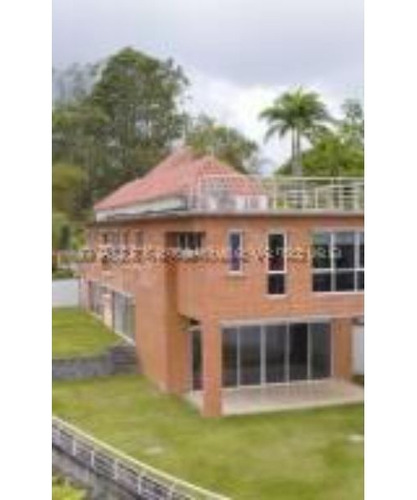  #24-15057  Espectacular Casa En Alto Hatillo 