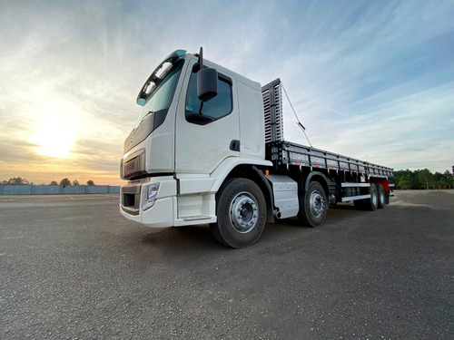 Imagem 2 de 10 de Caminhão Volvo Vm 330 8x2 22/22 - Carroceria De Madeira