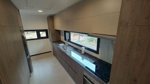 Casa 3 Dormitorios De Categoría A Estrenar En Barrio Cerrado Dos Valles