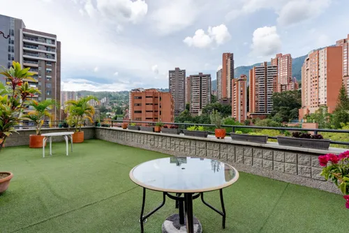 Apartamento En Venta En El Poblado. Cod V3479