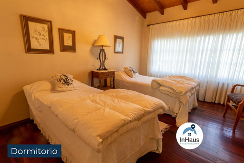 Casa De Categoría A Pocas Cuadras Del Centro De Villa General Belgrano