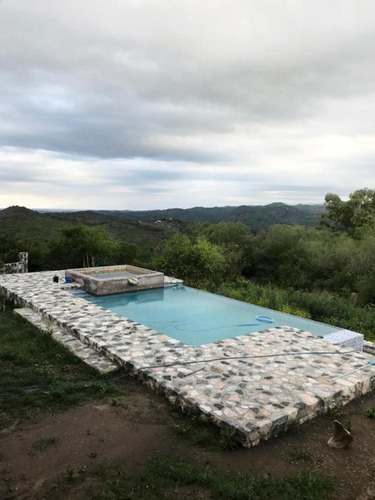 Casa Quinta En Venta - 3 Dormitorios 3 Baños - Córdoba