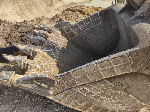 Excavadora Caterpillar El300b