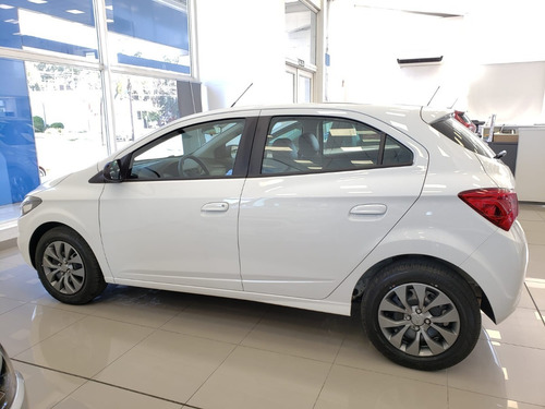 Imagen 10 de 22 de Chevrolet Onix Joy Black 5p 1.4 Ph