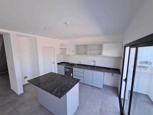 Duplex A Estrenar En Lomas De Manantiales