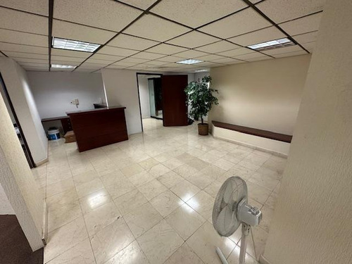 Plaza Polanco, Penthouse De 300m2 Más 30m2 De Un Amplio Balcón Privado, 8 Estacionamientos, Recepción, Sala De Juntas, 4 Privados, Amplia Área Abierta De Trabajo.