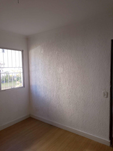 Apartamento Térreo Com 2 Dormitórios E Piso Vinílico