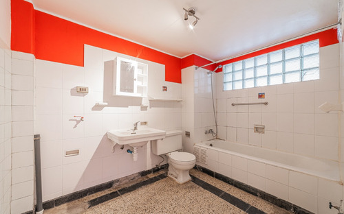 Al Lado De Casa Plan En Edificio Clasico De La Zona 1d-1b