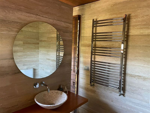 Espectacular Casa En Zapallar, A Una Cuadra De La Playa