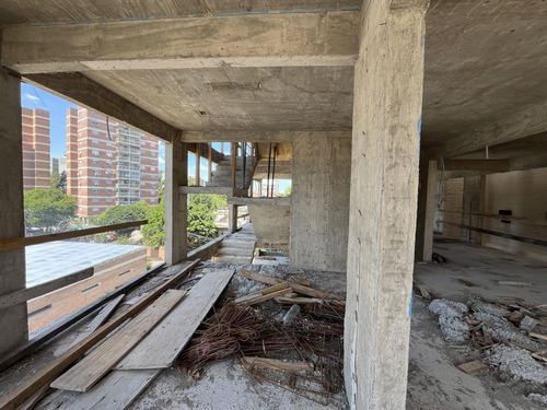 Edificio Comercial En Luis Agote