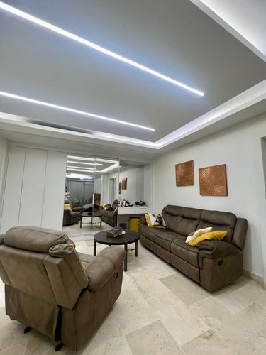 Casa En Los Cacicazgos En Venta, Santo Domingo