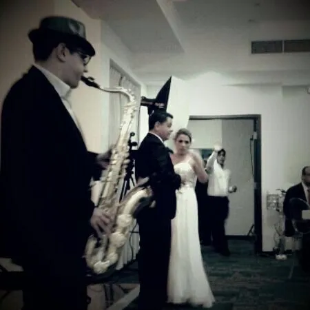 Saxofonista Eventos Y Orquesta De Trio Bailable Y Discplay