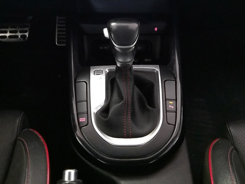 Imagen 14 de 15 de Kia Forte Hb Gt 2019 Rojo