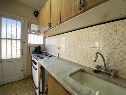 Venta | Casa De 3 Ambientes | 2 Viviendas En Block A Reciclar | En Lo Mejor De Constitucion |