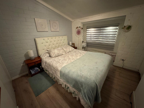 Casa De 2 Pisos, 3d+2b, Ubicada En Pasaje Tito, Comuna Puent
